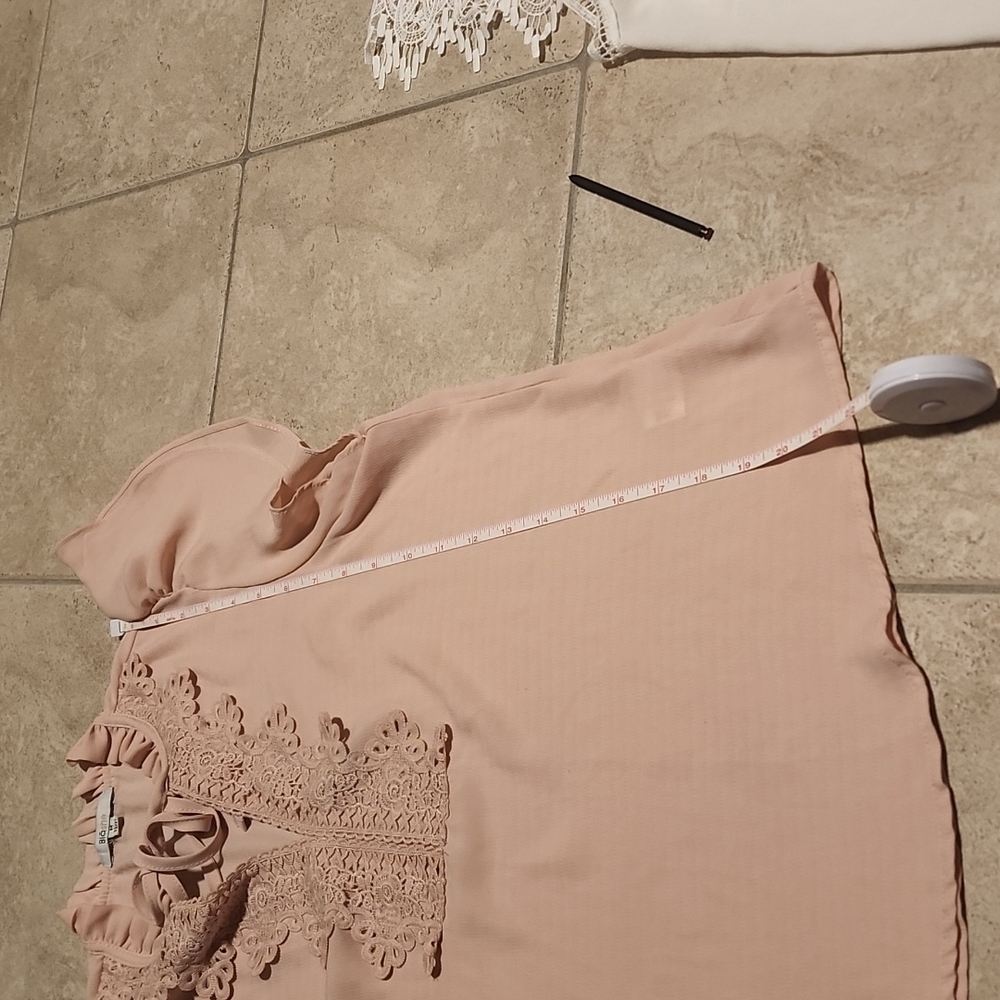 Woman’s Blouse BUNDLE  Size M. Pretty lace detail - Picture 9 of 10